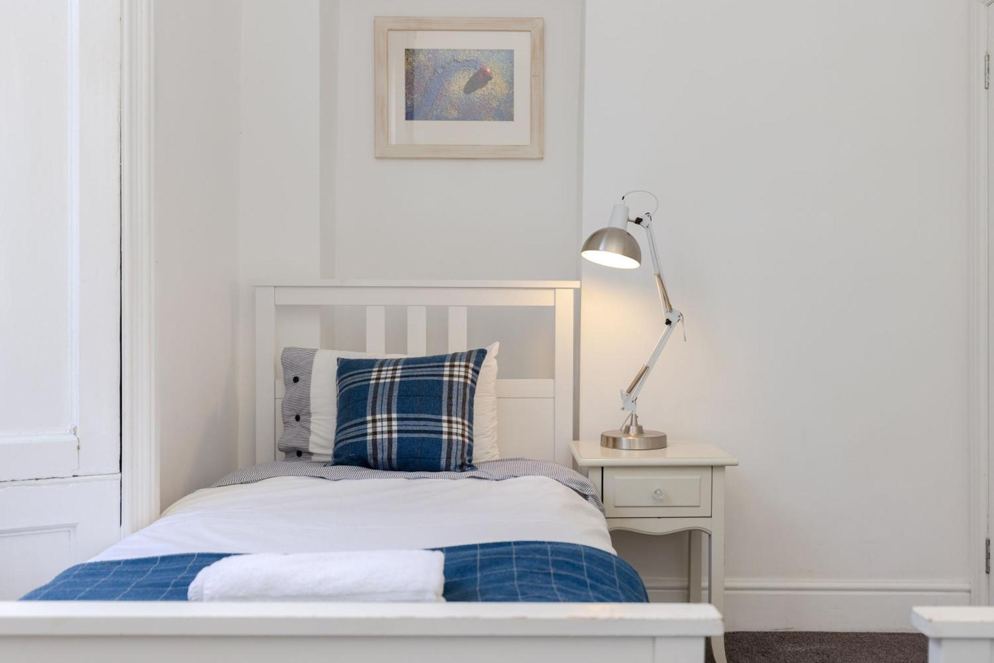 Traditional 3 Bedroom Quiet Duplex Flat By High St, Trams And Buses - Just 1-5 Miles To Centre Edinburg Exteriör bild