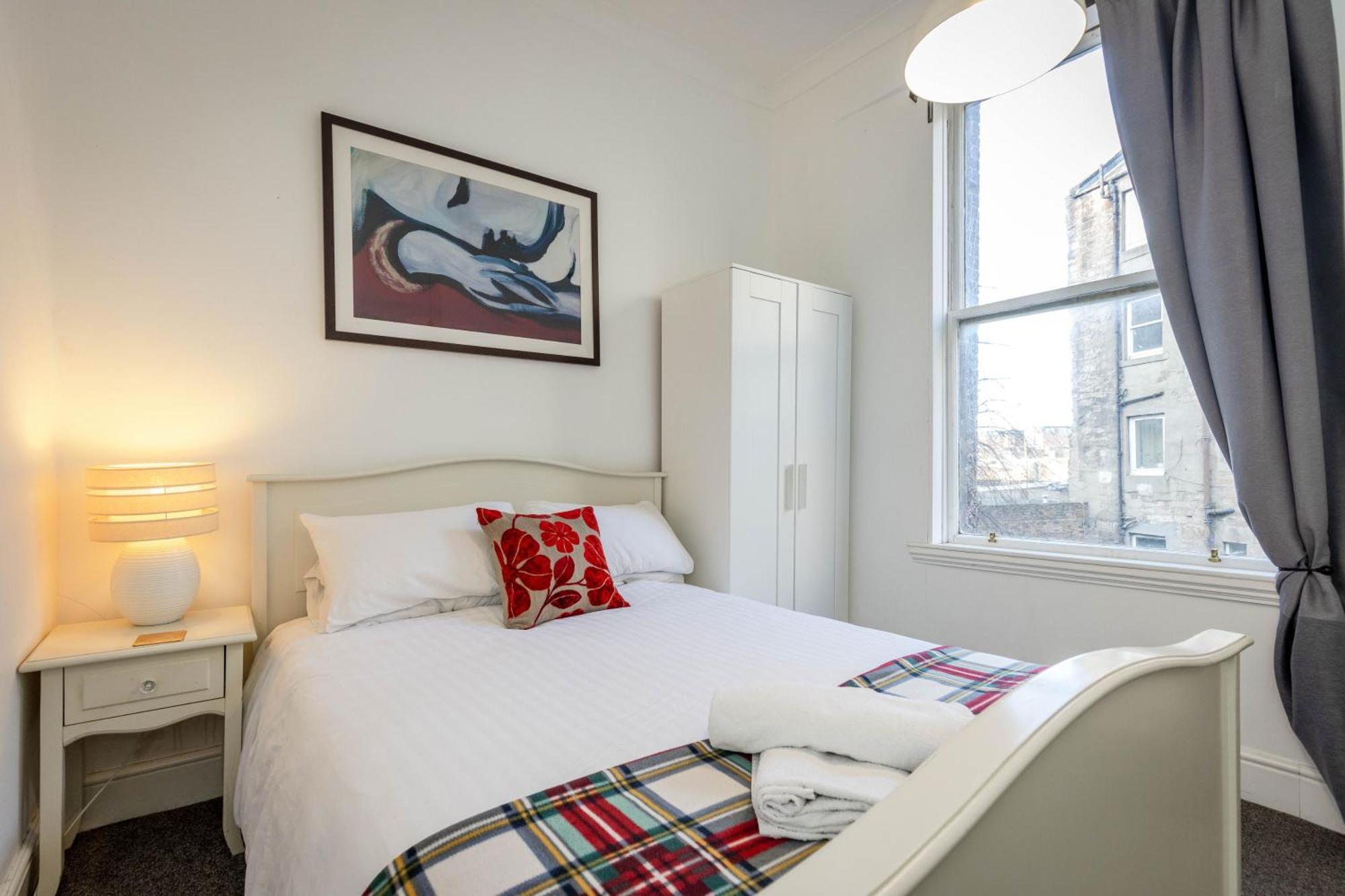 Traditional 3 Bedroom Quiet Duplex Flat By High St, Trams And Buses - Just 1-5 Miles To Centre Edinburg Exteriör bild