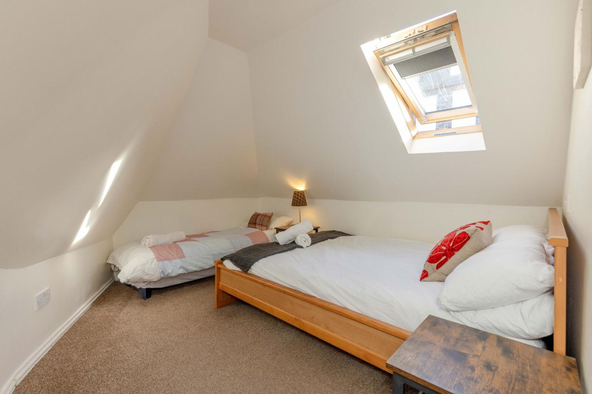 Traditional 3 Bedroom Quiet Duplex Flat By High St, Trams And Buses - Just 1-5 Miles To Centre Edinburg Exteriör bild