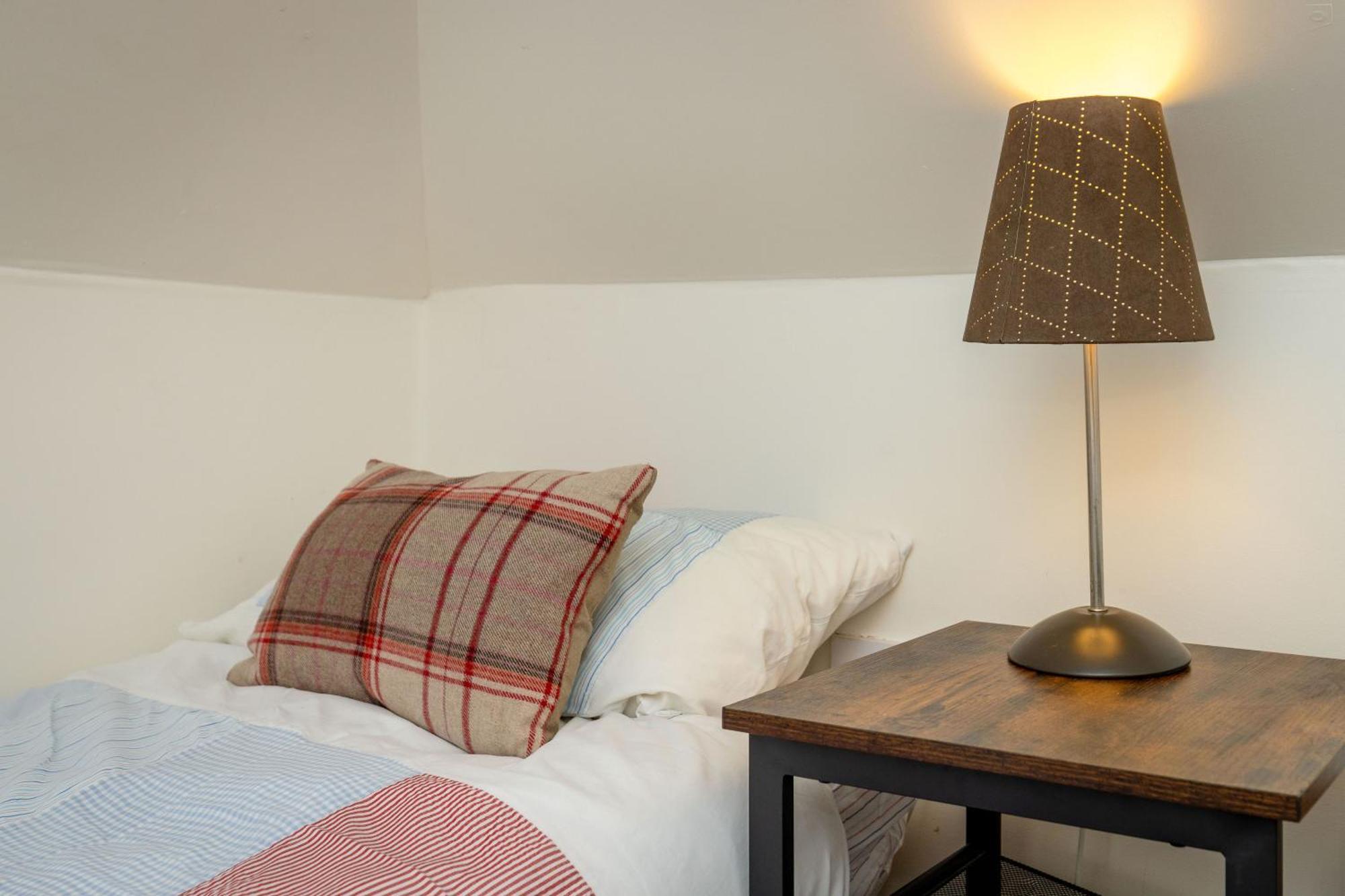 Traditional 3 Bedroom Quiet Duplex Flat By High St, Trams And Buses - Just 1-5 Miles To Centre Edinburg Exteriör bild